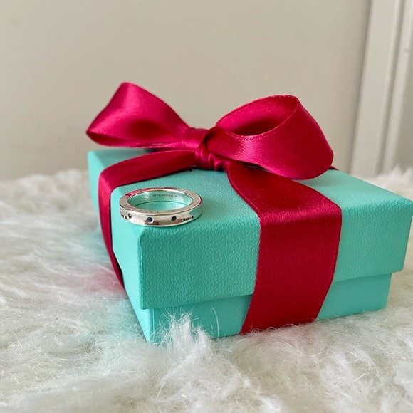 Tiffany and Co. 1837 Blue Sapphire Narrow Ring Size 6 - Picture 8 of 13